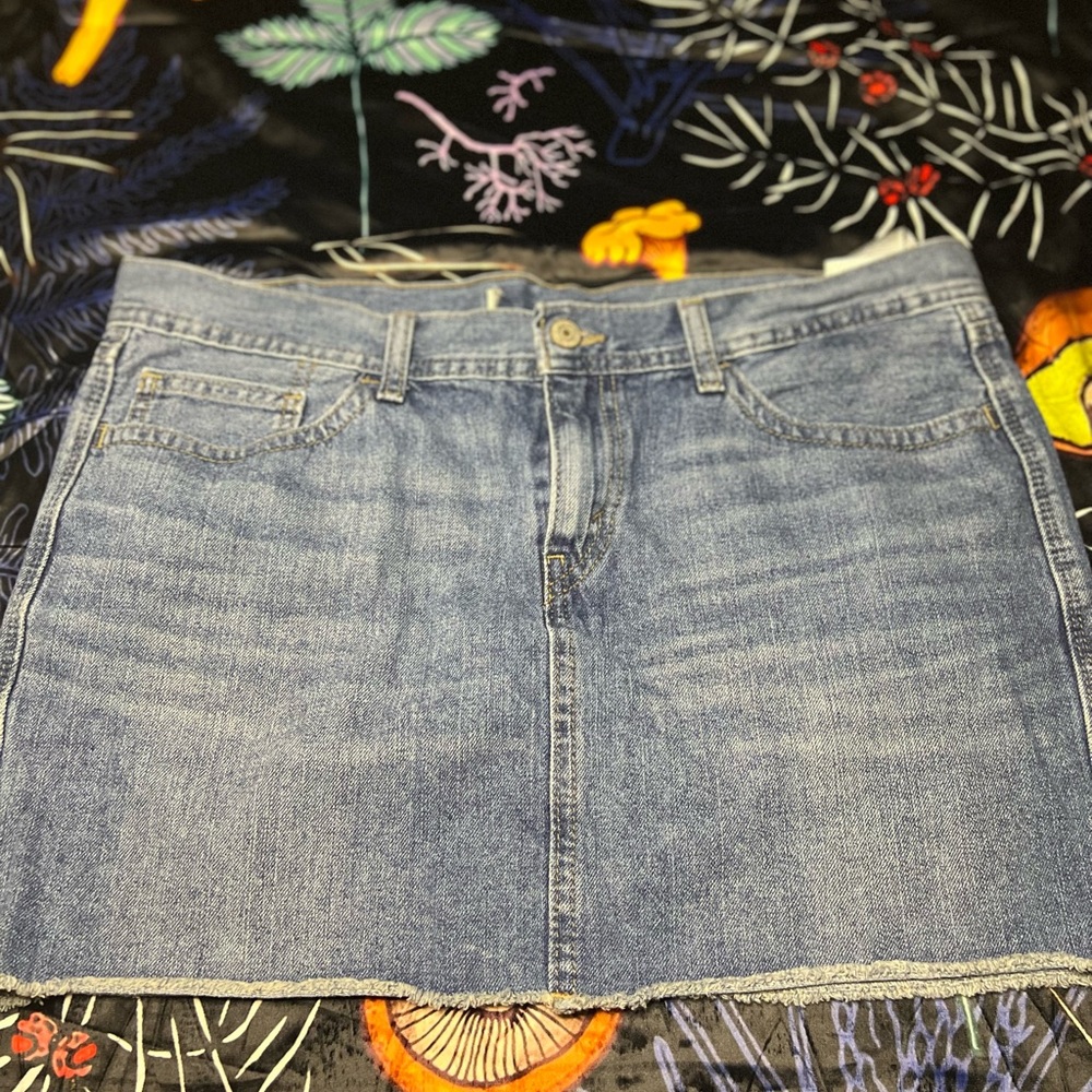 Levi Y2K skirt